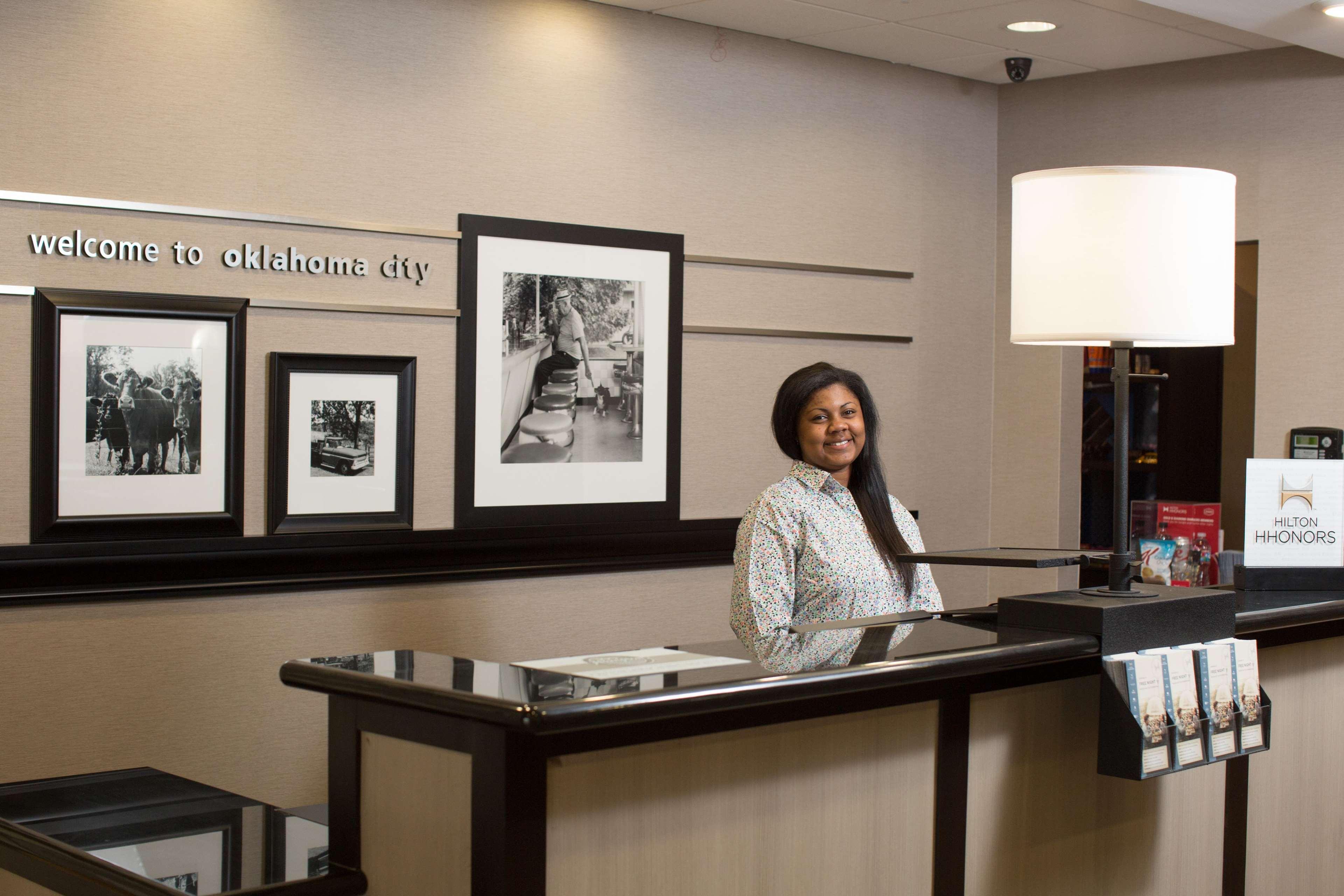 Hampton Inn & Suites Oklahoma City Airport Exterior foto