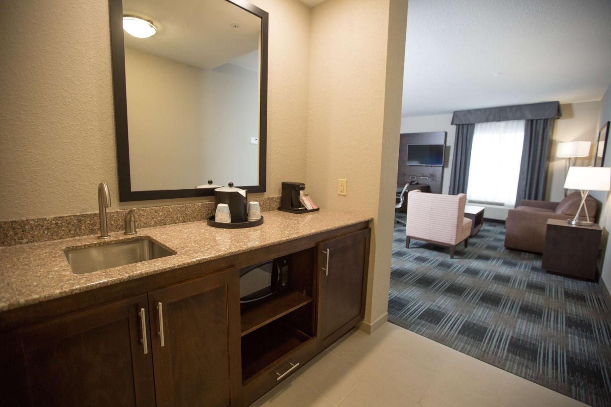 Hampton Inn & Suites Oklahoma City Airport Exterior foto